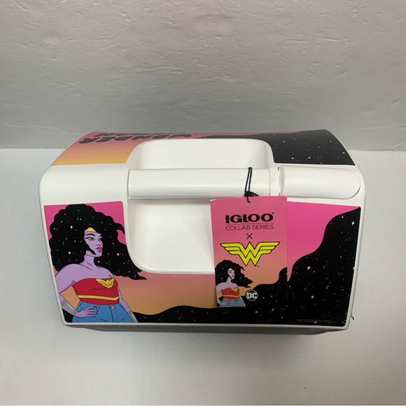 DC Comics x Igloo 7 Qt Wonder Women Playmate Cooler Intl Women’s Day NWT - Picture 5 of 11